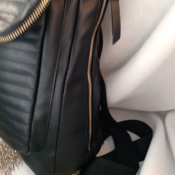 Black Rampage backpack - Picture 4 of 8